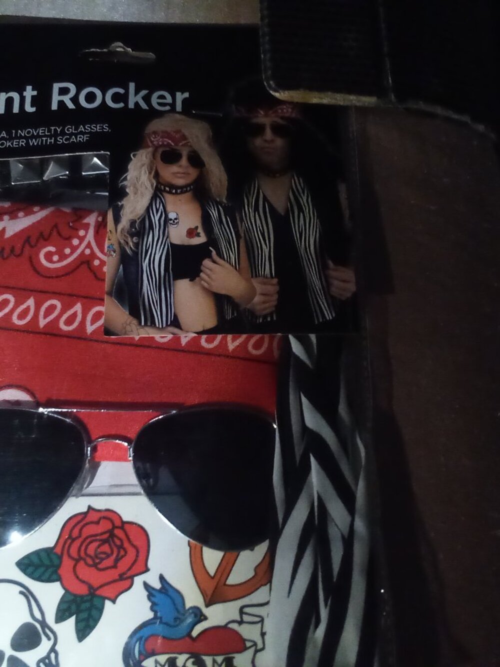 Instant Rocker includes Bandana,1 Novelty Glasses,1 Tattoo Sheet,Choker with Sca